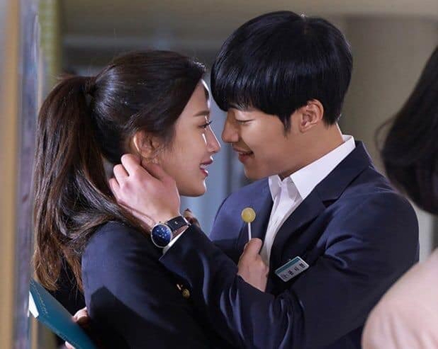 Moon Ga-young từng dính tin đồn hẹn hò với nam diễn viên Woo Do-hwan