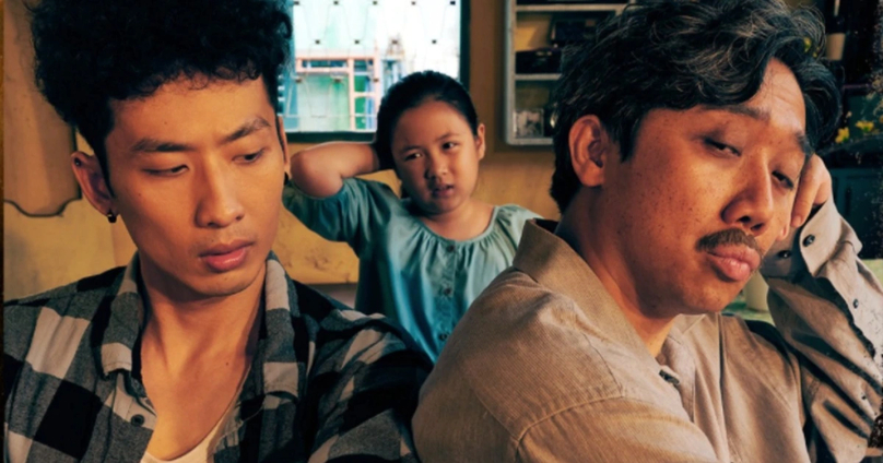 Bộ phim xoay quanh câu chuyện về gia đình Ba Sang