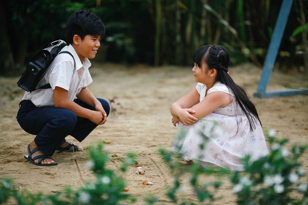 Cặp diễn viên nhí Minh Khang thủ vai Thư lúc nhỏ và Hà Mi đóng vai Tiểu Ly (Việt An lúc còn nhỏ). Ảnh sưu tầm
