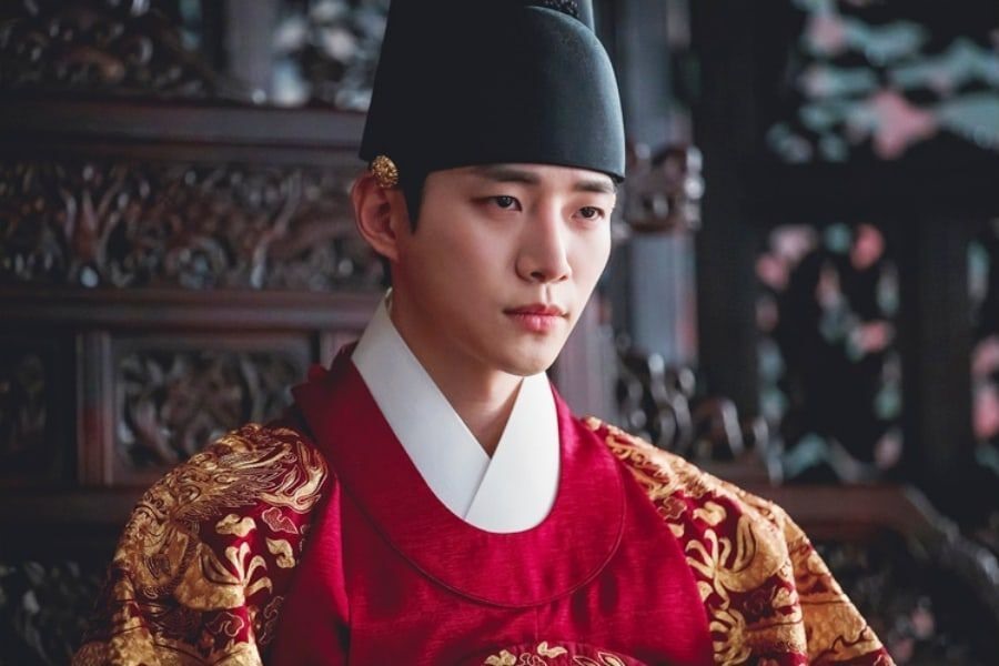 Lee Junho được xem là diễn viên thực thụ sau vai diễn trong Cổ Tay Áo Màu Đỏ