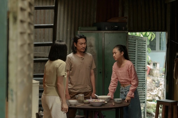 Kiều Minh Tuấn sống hạnh phúc cùng gia đình ở khu nhà ổ chuột. Ảnh sưu tầm
