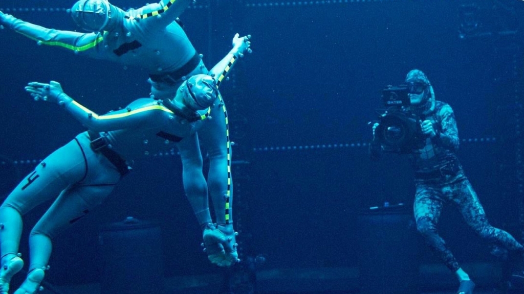 Các diễn viên thực hiện cảnh quay dưới nước