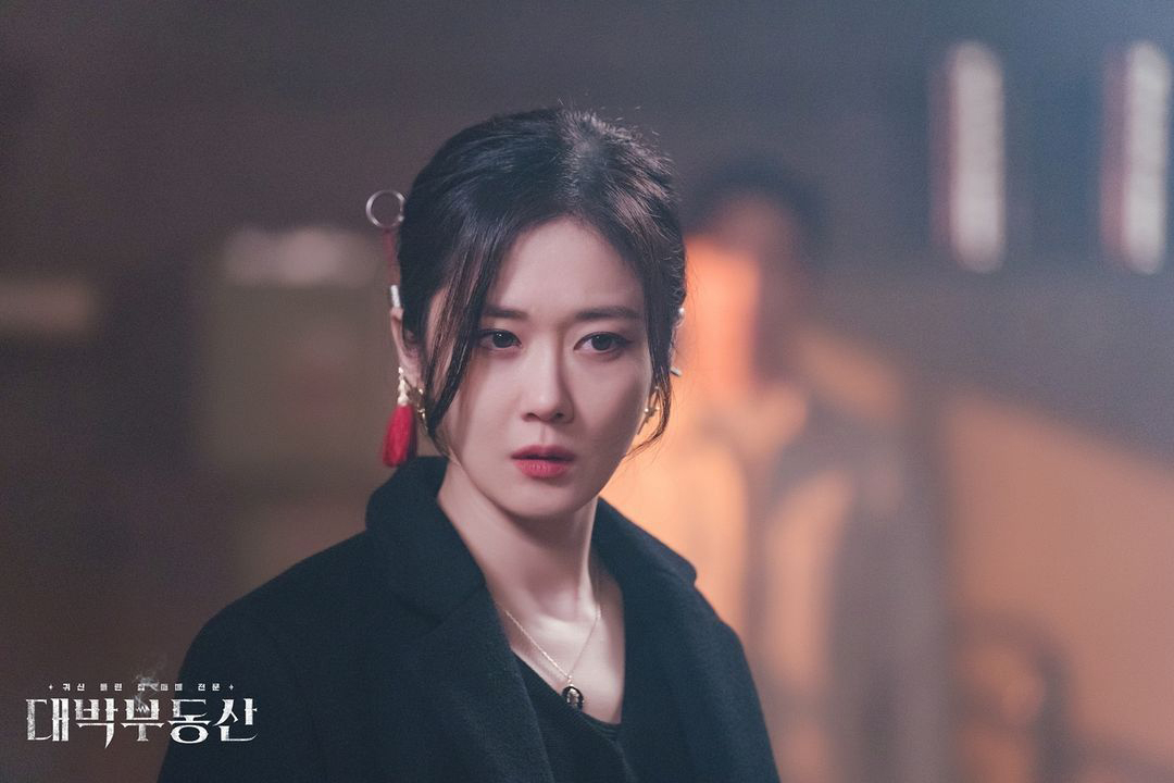 Jang Nara hoàn toàn rũ bỏ hình ảnh đáng yêu của mình cho vai diễn Hong Ji Ah cứng rắn và lạnh lùng