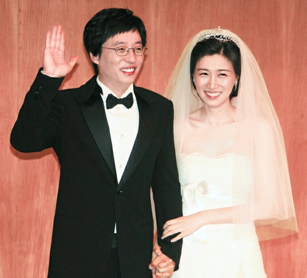 MC quốc dân Yoo Jae Suk bị tố thường xuyên đánh đập vợ