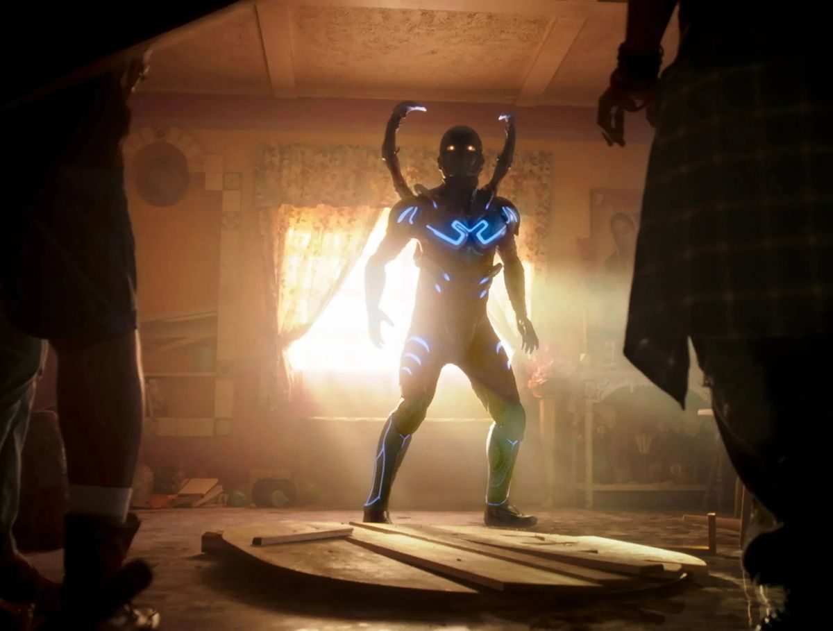 Phân đoạn Jaime hóa thân thành Blue Beetle khiến nhiều người gợi nhớ đến cách Iron Man mặc giáp hoặc các nhân vật trong series Kamen Rider biến hình