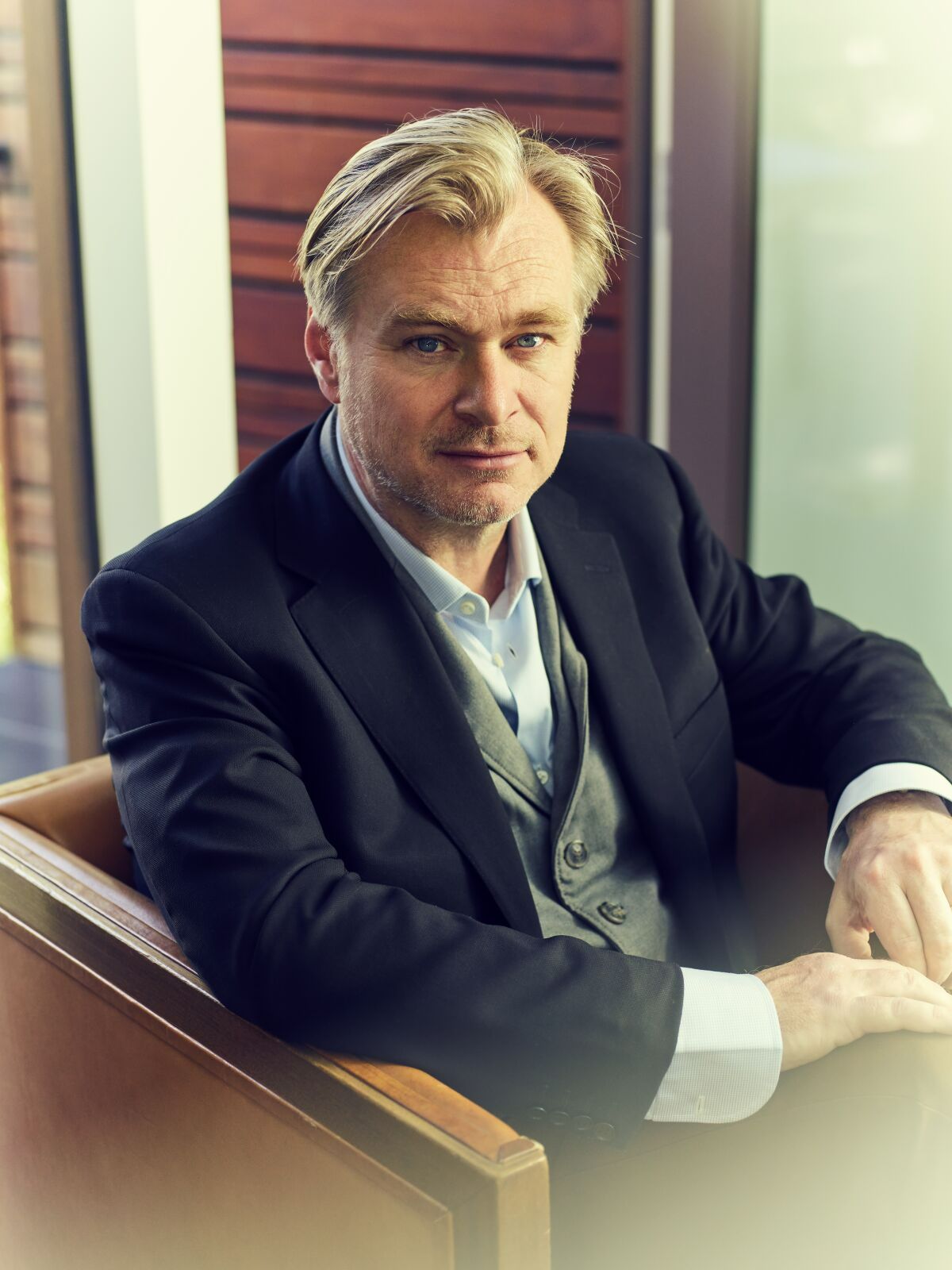 Christopher Nolan là một nam đạo diễn, biên kịch, doanh nhân kiêm nhà sản xuất điện ảnh người Mỹ gốc Anh