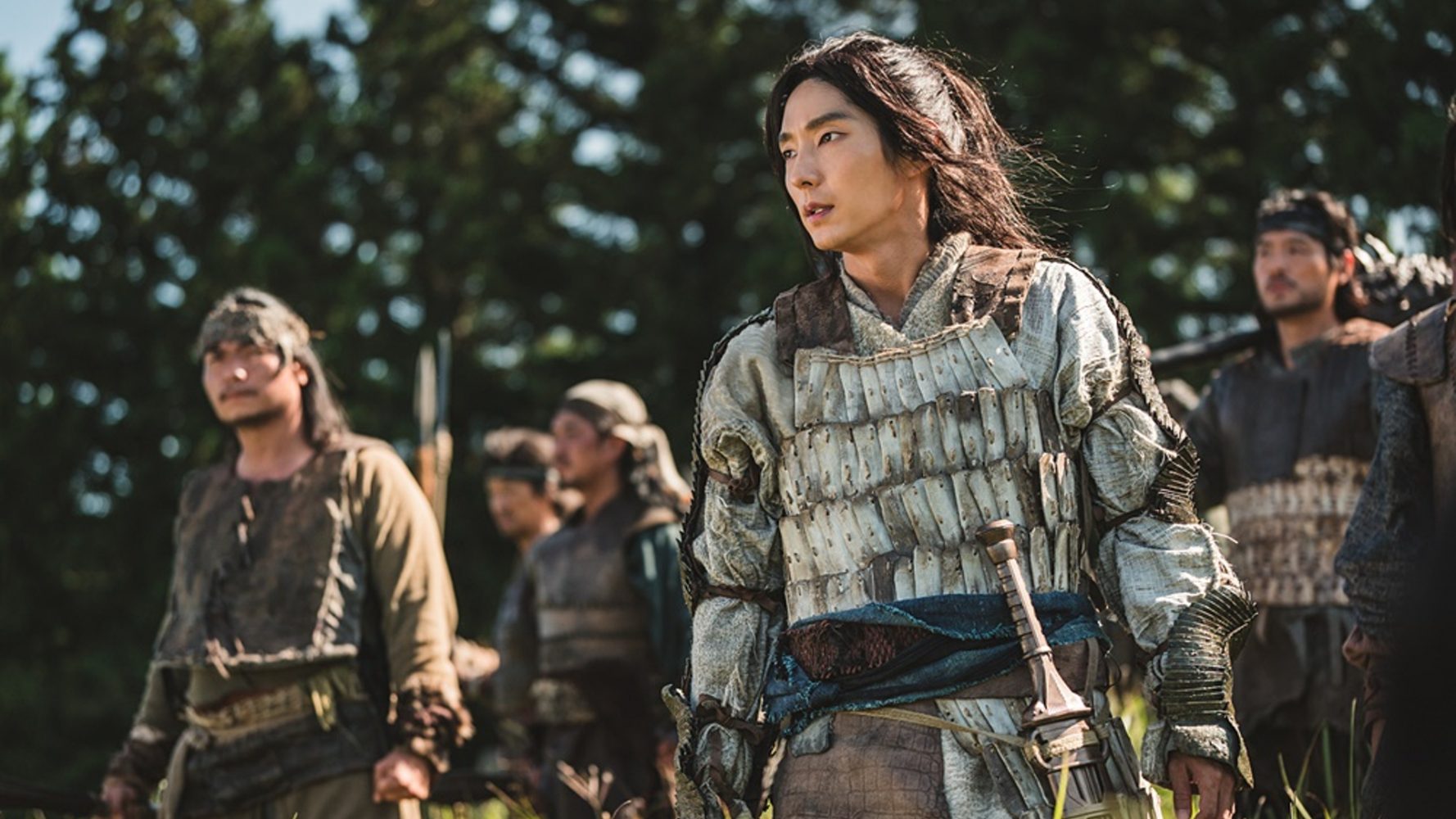 Lee Joon Gi đóng hai vai trong mùa 2 Biên Niên sử Arthdal