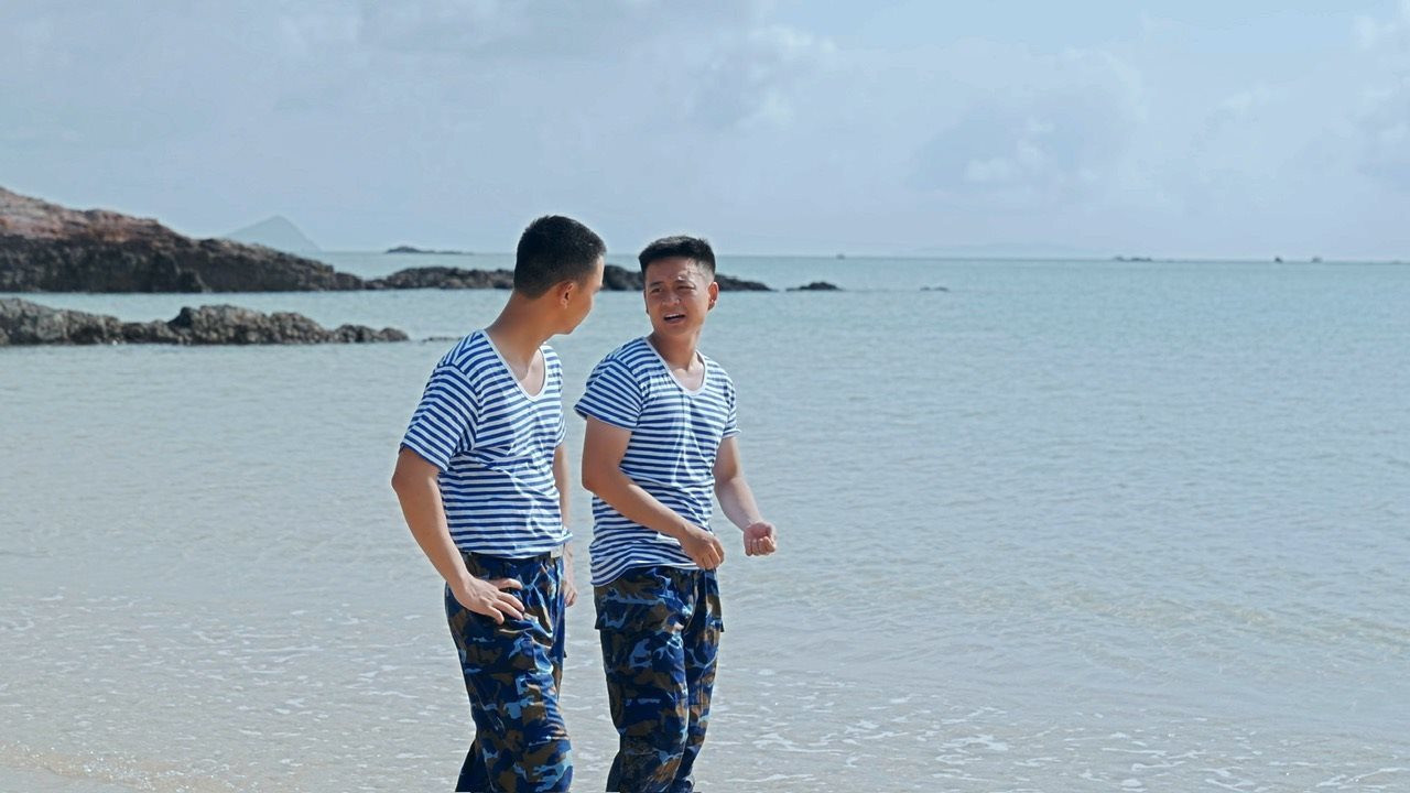 Phim còn khắc họa về những chiến sĩ hải quân canh giữ biển đảo Tổ quốc