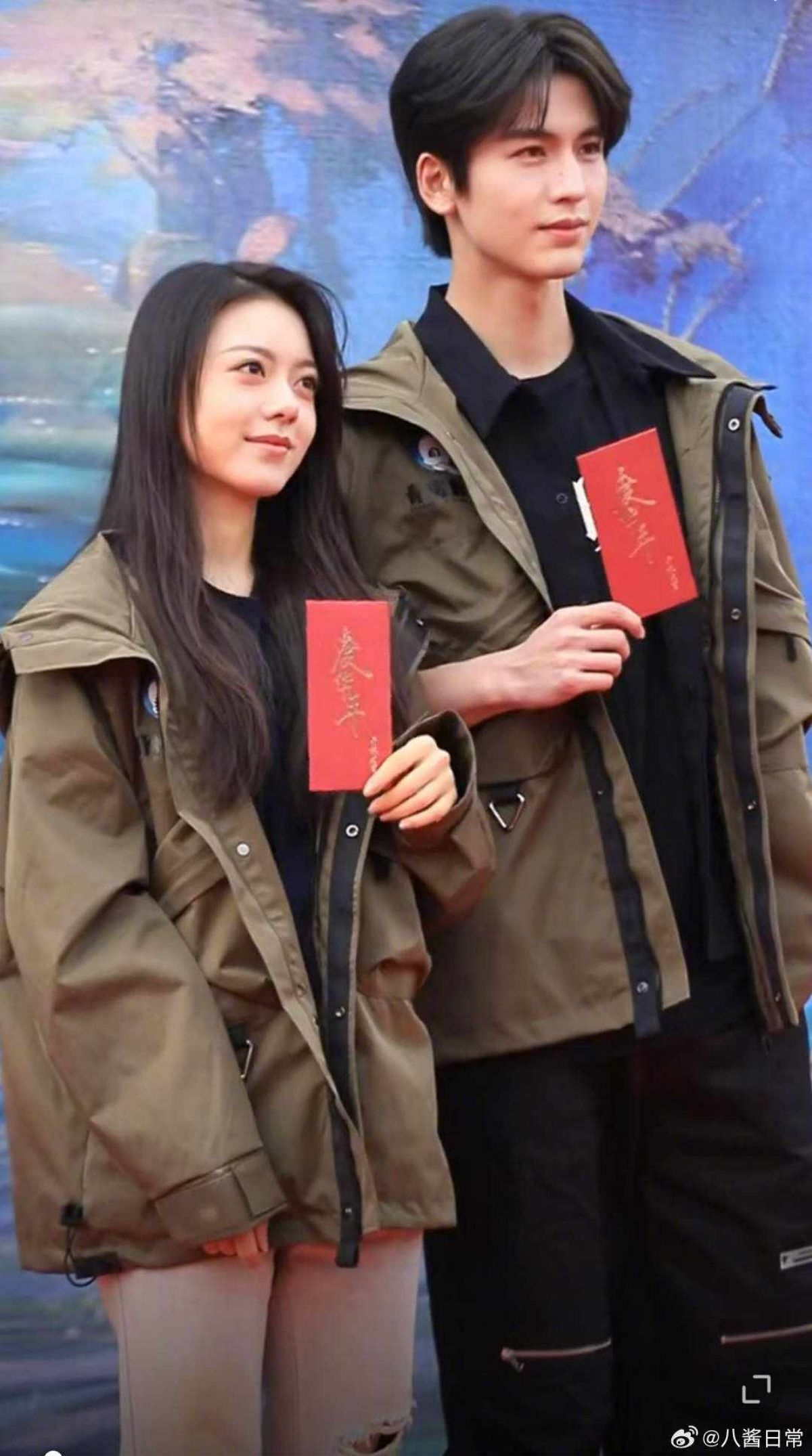 Triệu Kim Mạch và Trương Lăng Hách trong buổi lễ khai máy