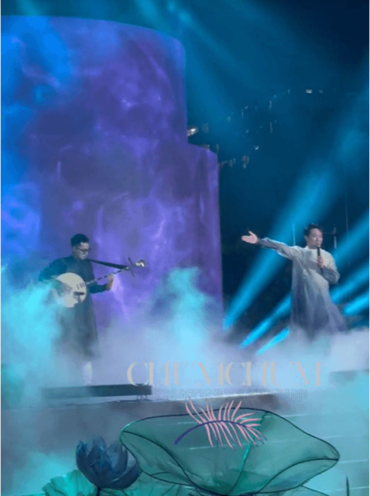 Để hát live trong sự kiện này, Trấn Thành đã thực hiện một bản phối hoàn toàn mới cùng sự trợ giúp của nam ca sĩ/nhạc sĩ Cao Bá Hưng