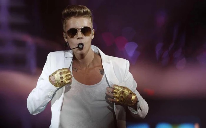 Justin Bieber từng bị cấm diễn ở Trung Quốc vì ''quá hư'