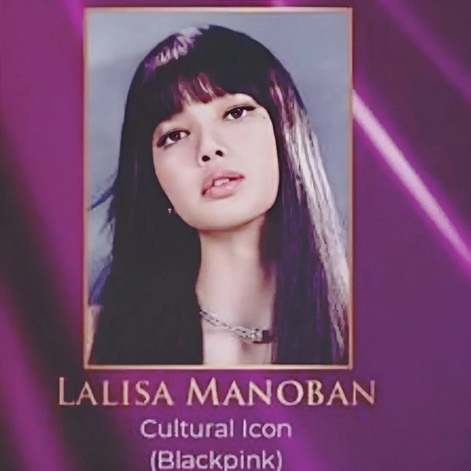 Lisa được Asian Hall of Fame (Đại sảnh danh vọng châu Á) vinh danh là Biểu tượng văn hóa