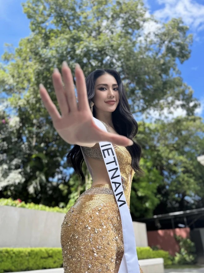 Hiện tại, Bùi Quỳnh Hoa cùng với các thí sinh tham gia những hoạt động đầu tiên của cuộc thi Hoa hậu Hoàn vũ lần thứ 72 tổ chức ở quốc gia Trung Mỹ - El Salvador