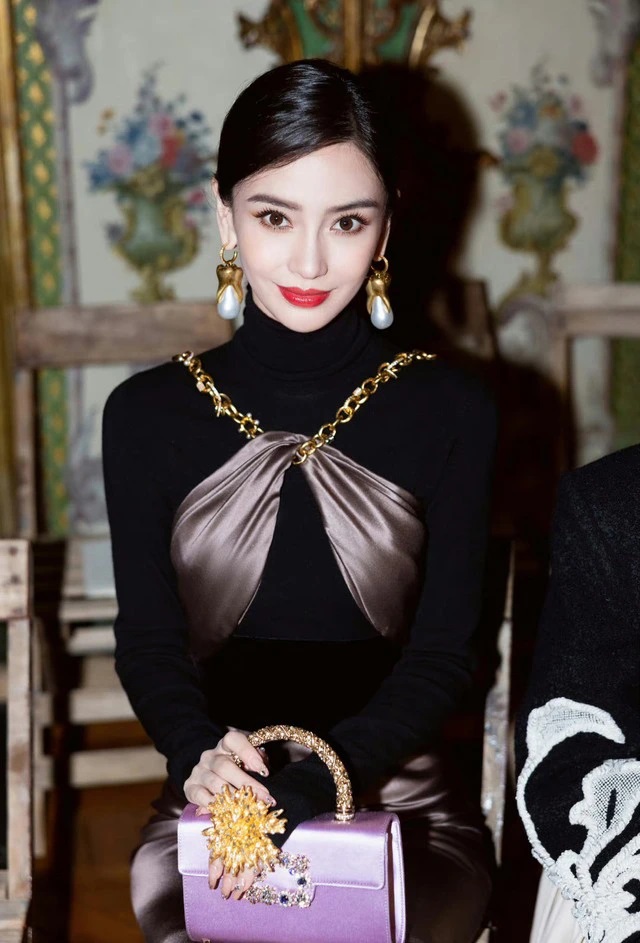 QQ cho biết, trong thời gian bị phong sát tại Trung Quốc, Angelababy sẽ chuyển hướng sang hoạt động ở thị trường nước ngoài, điển hình như Đông Nam Á, bằng cách sẽ tận dụng nguồn lực thời trang