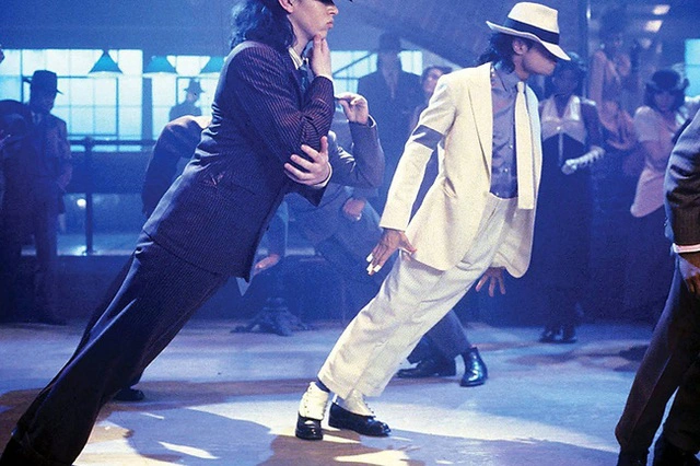 Phong cách của Michael được thể hiện rõ qua trang phục sân khấu, video âm nhạc và nghệ thuật biểu diễn