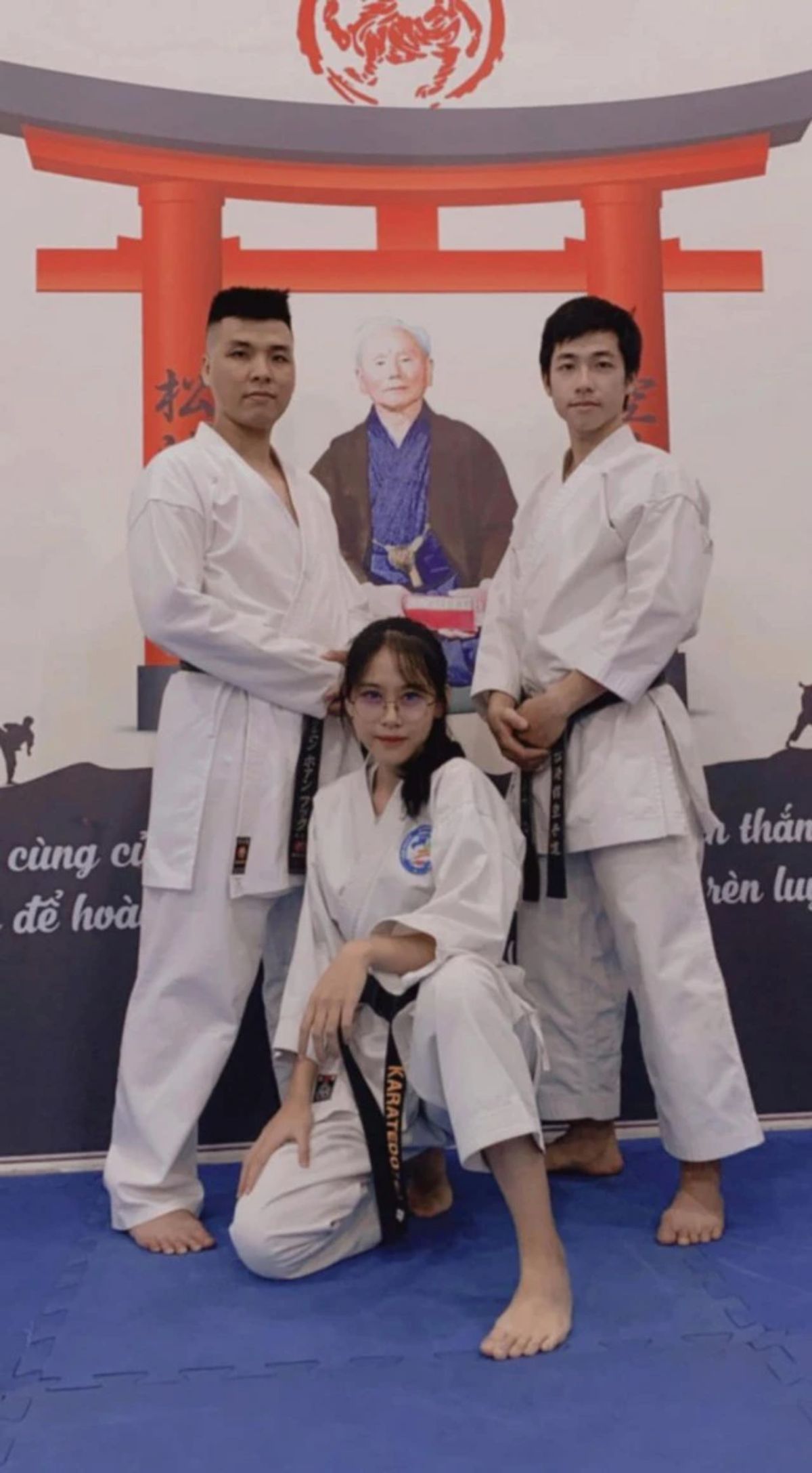 Cô nàng đã đoạt nhiều huy chương ở bộ môn điền kinh và karate các cấp như Nhị đẳng huyền đai môn Karatedo cấp Quốc gia; Bằng chứng nhận huy chương đồng đấu đối kháng nữ Karatedo giải Vô địch Karatedo trẻ của TP.HCM năm 2013...