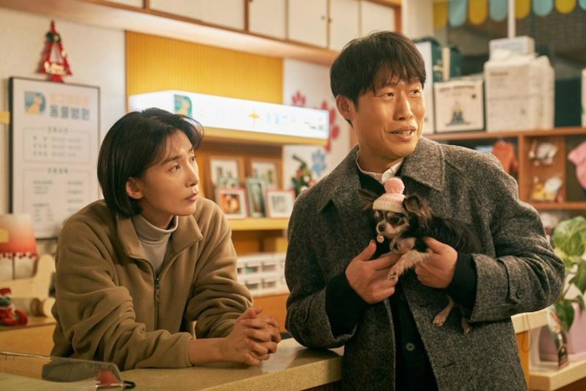 Sen Boss Sum Vầy (Dog Days 2023) - tác phẩm đầu tay của đạo diễn Hàn Quốc Kim Deok Min được remake từ phim Dog Days (2018) của Mỹ