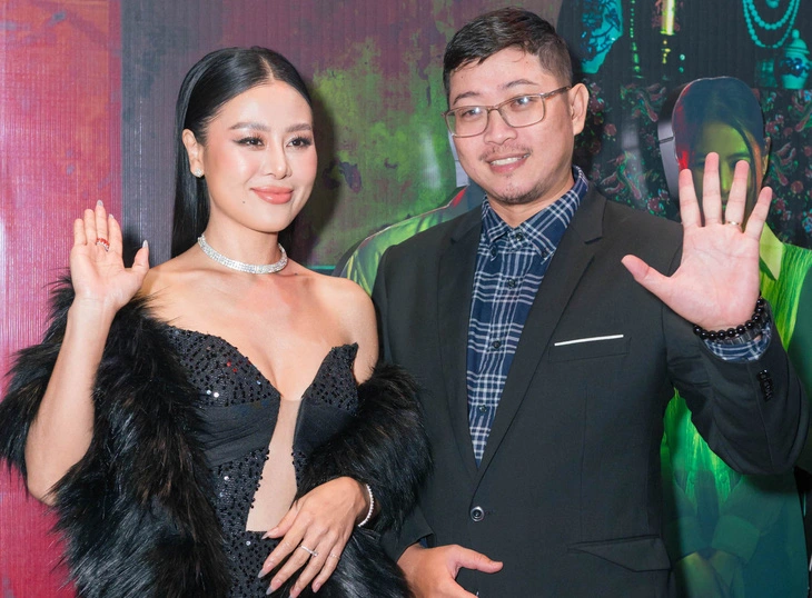 Đạo diễn Lưu Thành Luân và diễn viên Nam Thư trong buổi ra mắt phim Quỷ cẩu