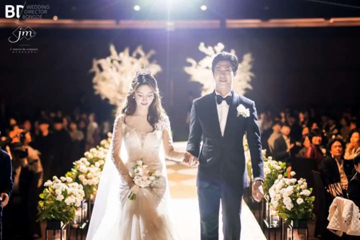 Nữ ca sĩ kết hôn với doanh nhân Kim Young Geul