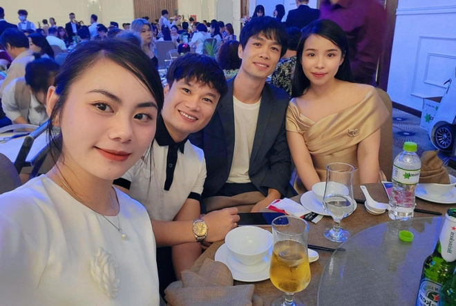 Vợ chồng Công Phượng ở đám cưới người anh Võ Huy Toàn