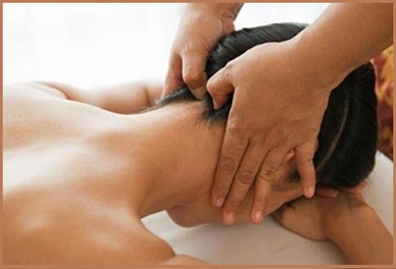 Bấm huyệt điều trị vai gáy cổ