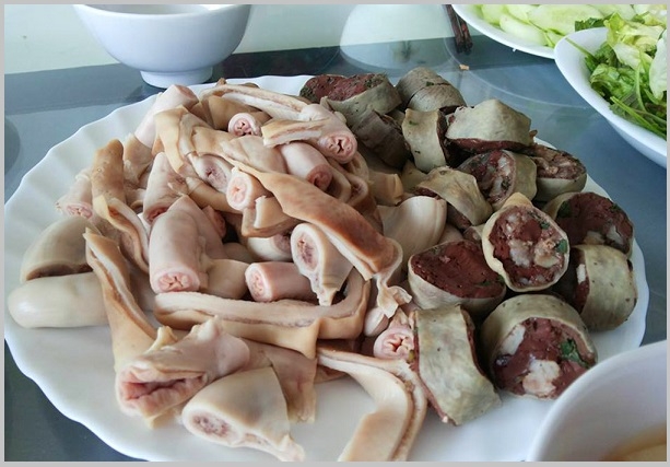 Lòng lợn là món ăn phổ biến của người Việt