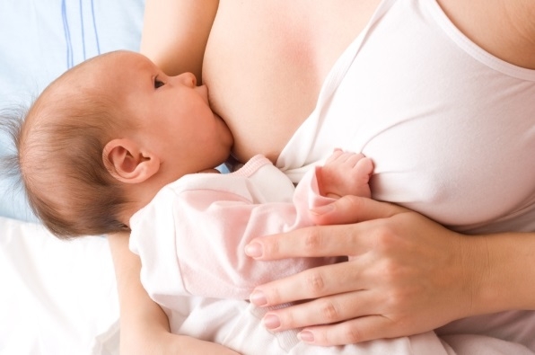 Cho bé bú ngay cả khi sữa chưa về