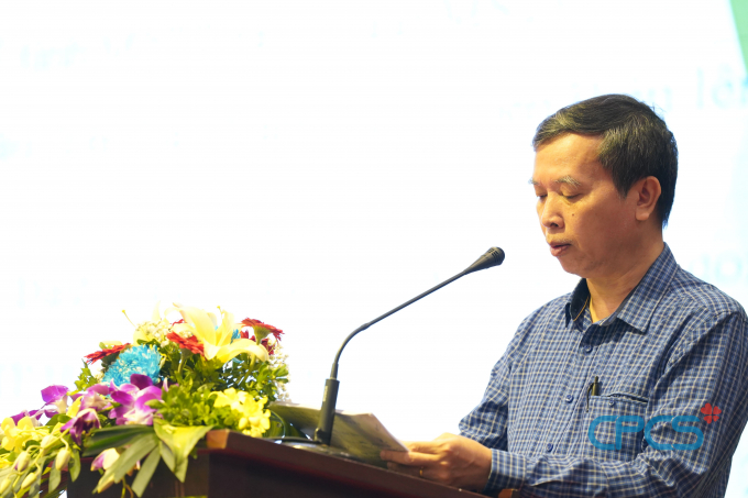 Ông Nguyễn Hồng Quân, Phó Vụ trưởng Vụ Kế hoạch -Tài chính, Tổng cục DS - KHHGĐ báo cáo kết quả thực hiện công tác DS-KHHGĐ 6 tháng đầu năm, nhiệm vụ trọng tâm đến hết năm 2022 và định hướng kế hoạch năm 2023