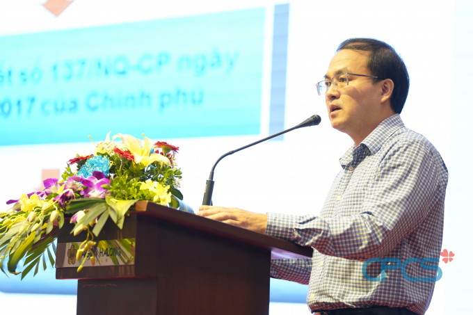 Ông Phạm Minh Sơn, Vụ trưởng Vụ Pháp chế - Thanh tra, Tổng cục DS - KHHGĐ báo cáo tình hình triển khai xây dựng các đề án, văn bản pháp luật theo Nghị quyết số 137/NQ-CP ngày 31/12/2017 của Chính phủ
