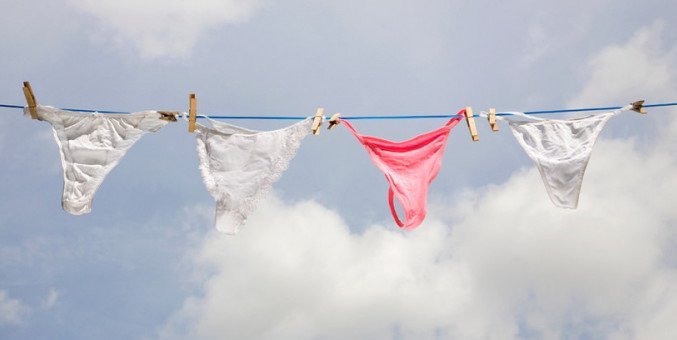 Giặt đồ lót bằng tay, không giặt chung với các loại quần áo khác để chống vi khuẩn.
