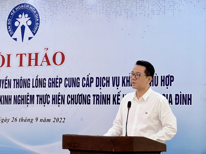 Ông Phạm Vũ Hoàng, Phó Tổng cục trưởng Tổng cục Dân số - Kế hoạch hóa gia đình phát biểu khai mạc hội thảo
