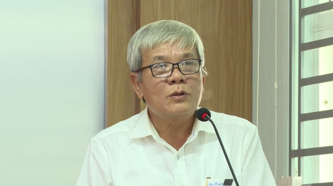 BS. Nguyễn Văn Oai, Chi cục trưởng chi cục DS-KHHGĐ tỉnh trình bày Báo cáo