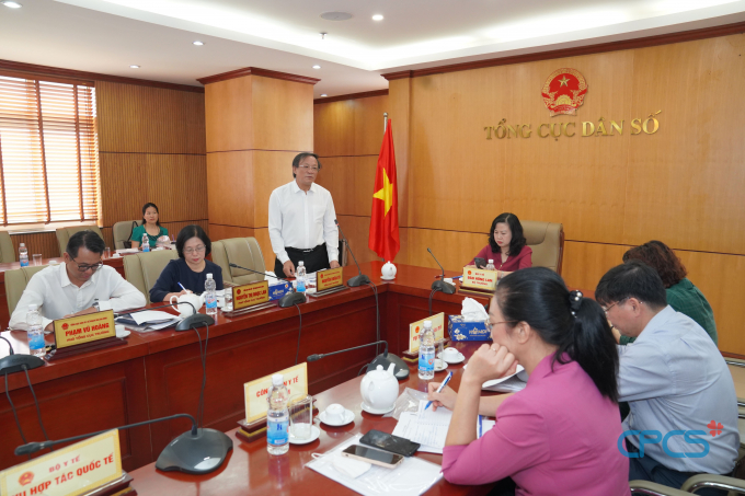 Tổng cục trưởng Nguyễn Doãn Tú báo cáo Bộ trưởng về thực trạng dân số Việt Nam hiện nay, quan điểm của Đảng về công tác dân số, những khó khăn, thách thức còn tồn tại và một số kiến nghị, đề xuất.