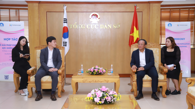 Tổng cục trưởng Nguyễn Doãn Tú tiếp đón CEO công ty Humanscape Chang Min-hoo