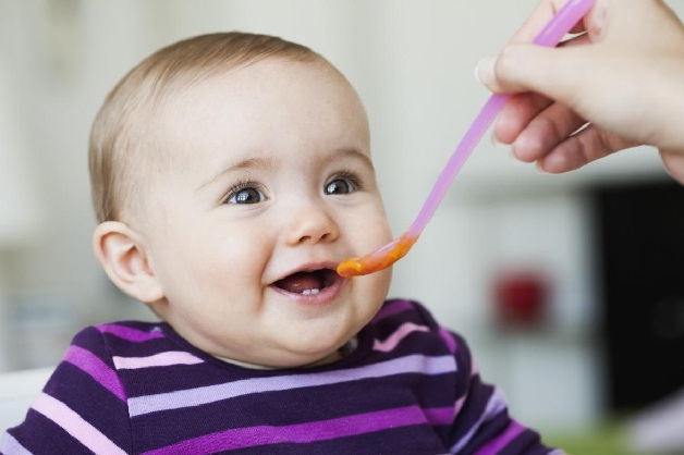 Cần cho trẻ ăn đúng cách để phòng bệnh viêm phế quản