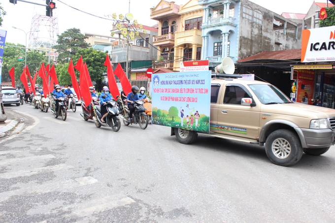 Xe tuyên truyền lưu động di chuyển trên một số tuyến đường chính của thành phố Vĩnh Yên. Ảnh: Báo Vĩnh Phúc.