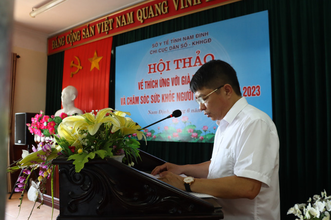 Tiến sĩ Trần Ngọc Minh – Phó Giám đốc Sở Y tế dự và chủ trì tại Hội thảo.