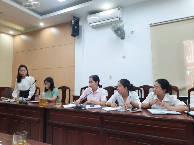 Đồng chí Ngô Thị Ái Hương – Phó chủ tịch UBND thị xã phát biểu góp ý tại buổi làm việc