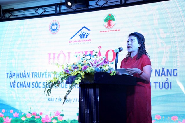 Thạc sĩ Hoàng Thị Khánh Phương, Phó Giám đốc Trung tâm Truyền thông – Giáo dục sức khỏe Trung Ương (Bộ Y tế) phát biểu tại hội thảo.