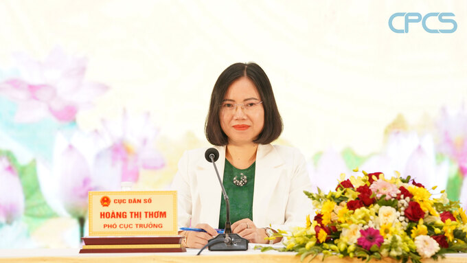 Bà Hoàng Thị Thơm, Phó Cục trưởng Cục dân số, đồng chủ trì phiên thảo luận tại hội nghị.