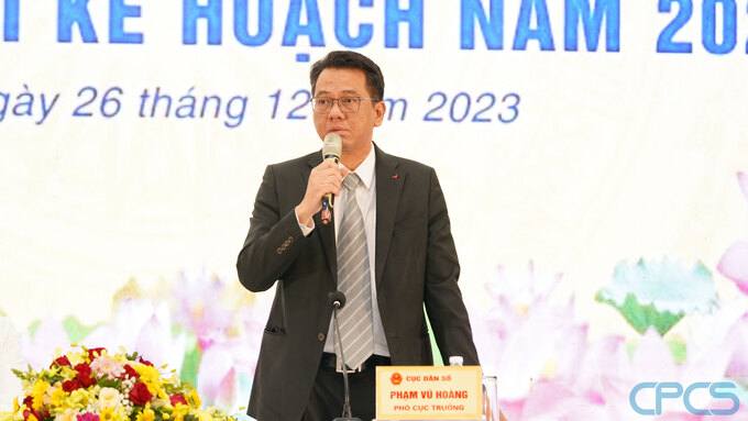 TS. Phạm Vũ Hoàng, Phó Cục trưởng phụ trách Cục dân số, phát biểu tại Hội nghị.