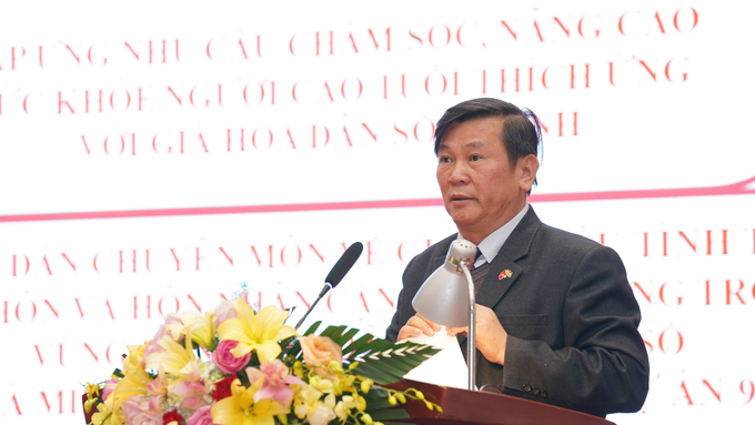 BS. Nguyễn Xuân Trường trình bày báo cáo tại hội thảo.