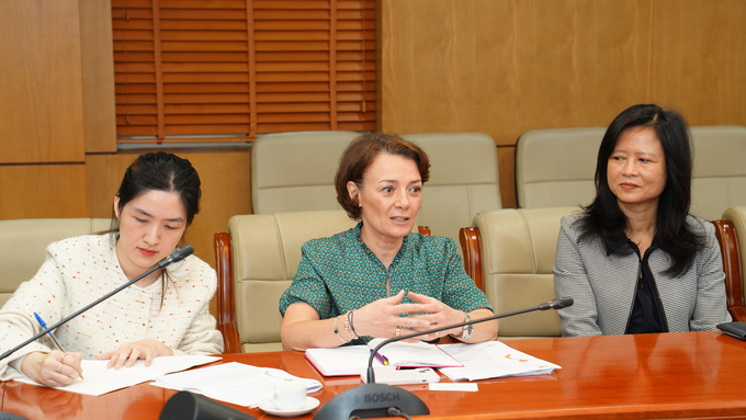 Bà Ghislaine Dondellinger, Tổng giám đốc Công ty TNHH Merck Health Care Việt Nam phát biểu tại buổi làm việc.