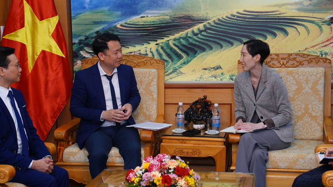 Cục trưởng Cục Dân số Lê Thanh Dũng và bà Park Mihyung, Trưởng phái đoàn IOM tại Việt Nam.