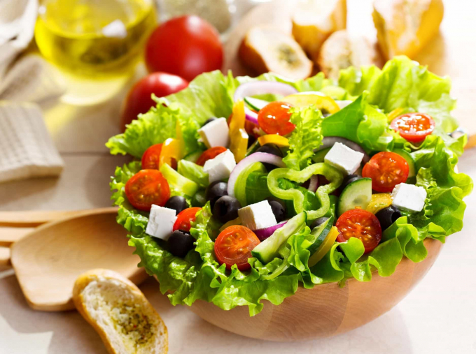 greek-salad-4902x3660-tomato-olives-peppers-onions-cheese-feto-4991