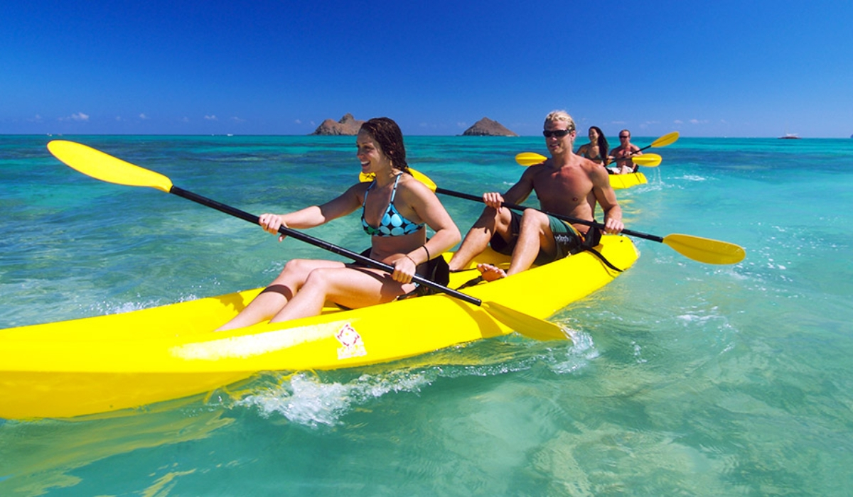 Chèo thuyền kayak tại bãi Dài (Ảnh: Internet)