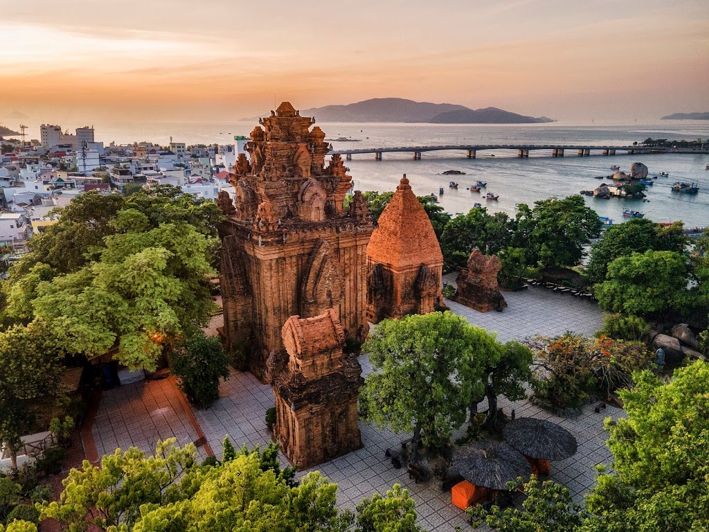 Tháp bà Ponagar Nha Trang - kiến trúc cổ Chăm Pa lớn nhất Việt Nam
