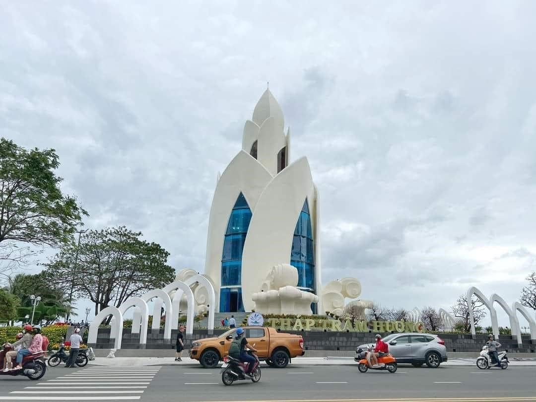 Tháp Trầm Hương là một biểu tượng du lịch nổi tiếng của Nha Trang