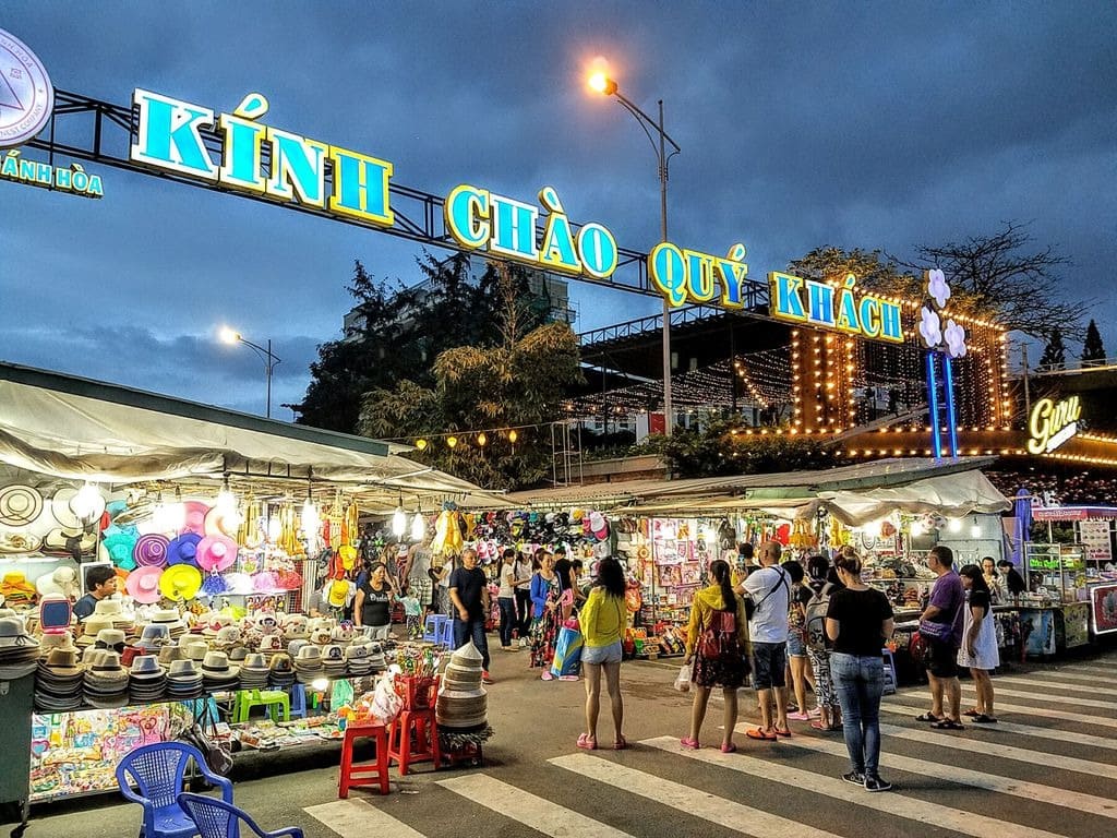Chợ đêm Nha Trang hoạt động nhộn nhịp (Ảnh: sưu tầm)