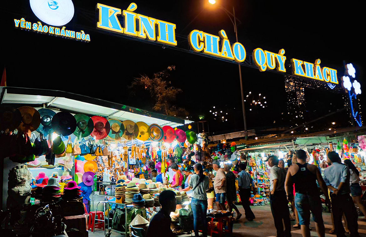 Chợ đêm nổi tiếng nhất Nha Trang tại số 46 Trần Phú (Ảnh: sưu tầm)